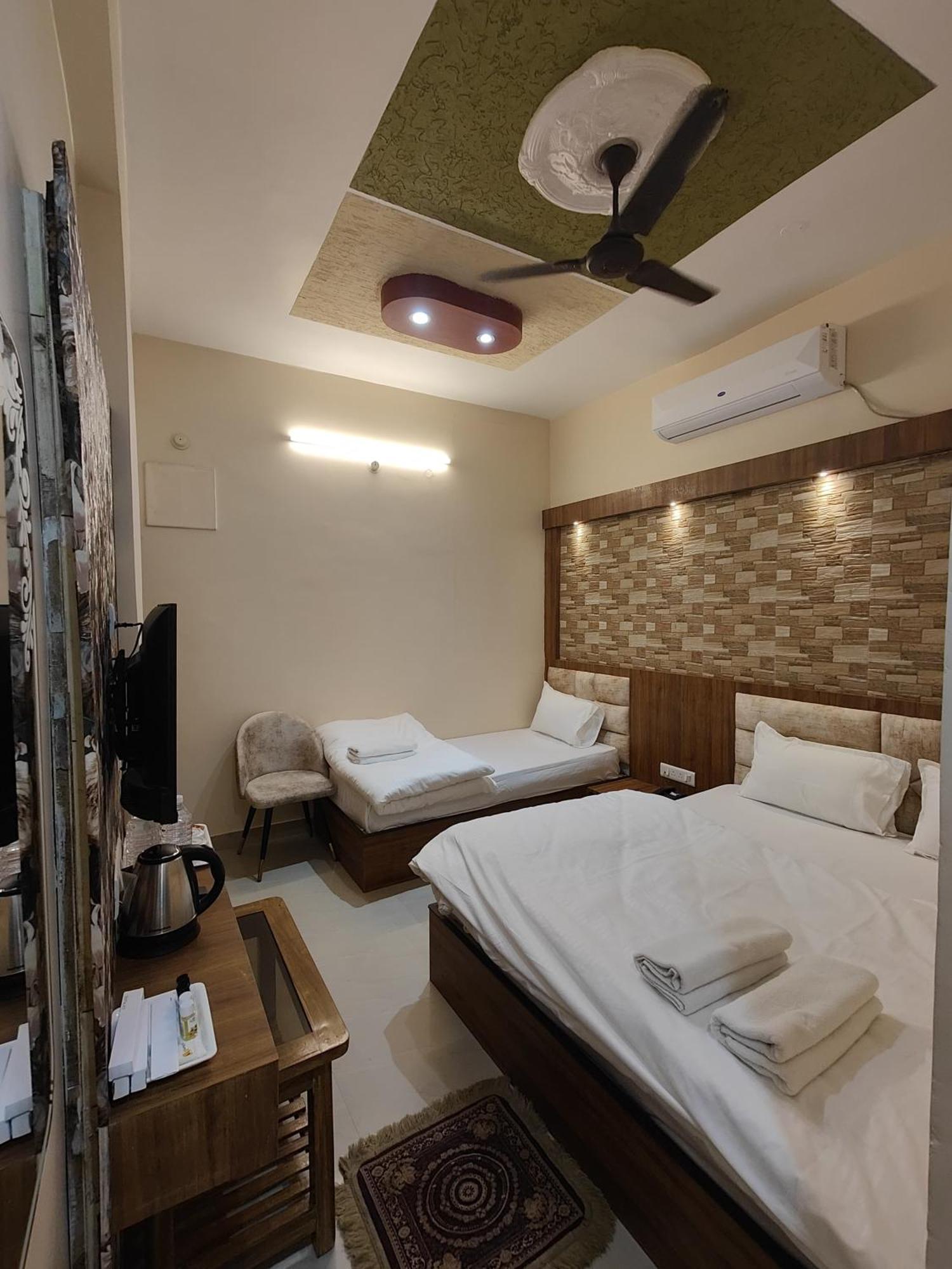 Hotel Mangal Murti バラナシ エクステリア 写真